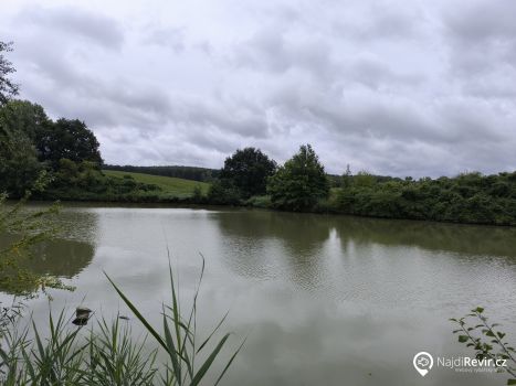 mělká voda hodně bláta 